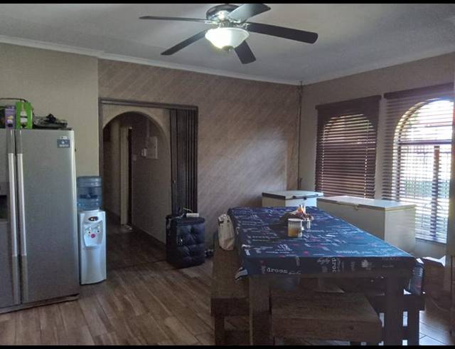 5 BEDROOM HOUSE FOR SALE IN ROOIHUISKRAAL